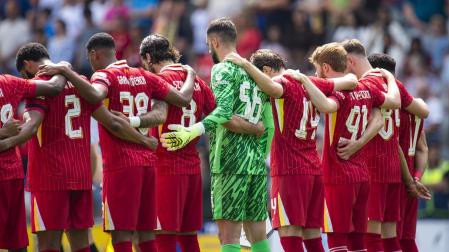 Jugadores del Liverpool, en el minuto de silencio por Diego Jota y su hermano André