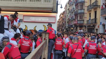 Agentes de Policía Foral durante los Sanfermines