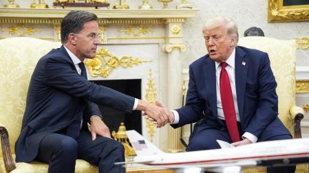 Donald Trump, en su encuentro con Mark Rutte este lunes en el Despacho Oval