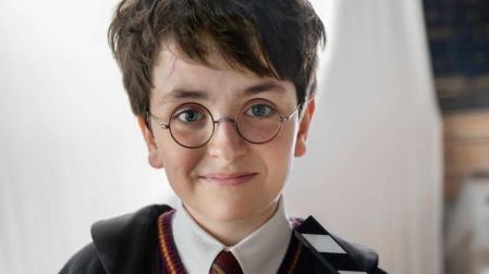 Primera imagen de Dominic McLaughlin caracterizado como Harry Potter