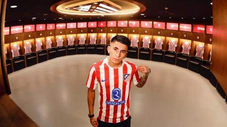 Thiago Almada, en la presentación como nuevo jugador del Atlético de Madrid / 

REMITIDA / HANDOUT por ATLÉTICO DE MADRID

Fotografía remitida a medios de comunicación exclusivamente para ilustrar la noticia a la que hace referencia la imagen, y citando la procedencia de la imagen en la firma

18/07/2025