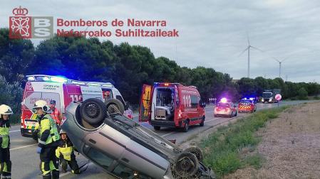 Estado en el que ha quedado el vehículo accidentado en Olite