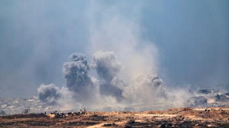 Humo tras un ataque aéreo en Gaza