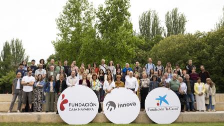 Foto de grupo de los representantes de los distintos proyectos apoyados por el programa Innova, una iniciativa conjunta de Fundación Caja Navarra y Fundación la Caixa