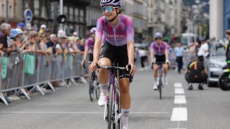 La ciclista navarra Idoia Eraso (Laboral Kutxa) participa en su primer Tour de Francia