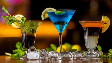 Los más jóvenes "siguen apostando" por el "mojito", pero este año "la inmensa mayoría" lo pide de frutas naturales, ya sea de fresas, kiwi o maracuyá