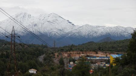 Control de acceso a la mina El Teniente, en Rancagua (Chile), en la que un derrumbe ha causado la muerte de seis mineros