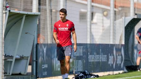 A: J.P. Urdíroz
F: 07-08-2025
P: Osambela
L: Pamplona. Instalaciones del C.A. Osasuna en Tajonar.
T: Fútbol. Entrenamiento del primer equipo.