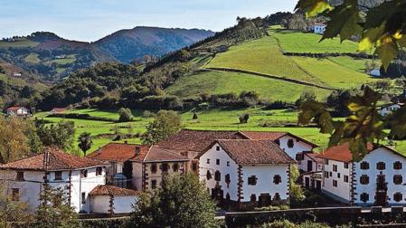 Una vista de Etxalar