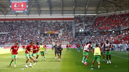 Calentamiento previo al Friburgo-Osasuna
