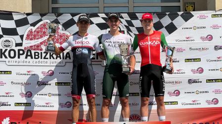 El navarro Iker Villar, en el centro del podio del Torneo Lehendakari