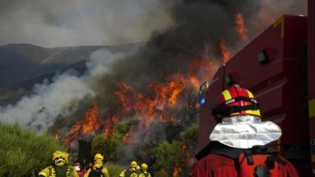 Efectivos de la UME trabajando este 18 de agosto en el incendio de Jarilla (Cáceres)