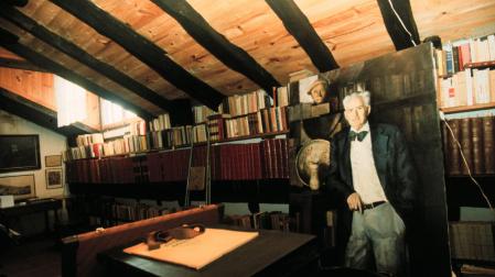 Imagen de 1995, con un retrato de Julio Caro Baroja en Itzea.