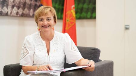 Esther Villanueva, alcaldesa de Marcilla, en su despacho