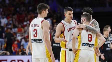 Algunos de los jugadores de la selección española, tras el último amistoso ante Alemania de cara al Eurobasket