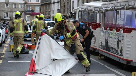 Una mujer octogenaria fallece tras ser atropellada por un tren turístico en Santiago de Compostela