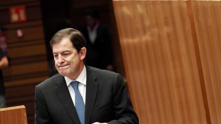 Alfonso Fernández Mañueco, presidente de la Junta de Castilla y León, este viernes en el Parlamento regional