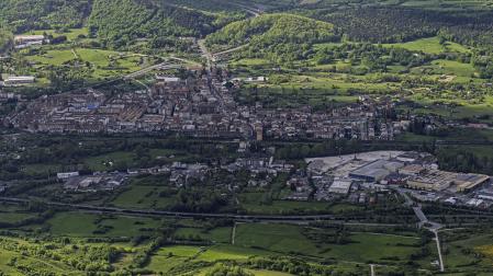 Panorámica del centro urbano de Alsasua desde la sierra de Urbasa.