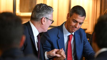 El presidente del Gobierno español, Pedro Sánchez, y el primer ministro británico, Keir Starmer, durante la firma de un Marco Bilateral Estratégico