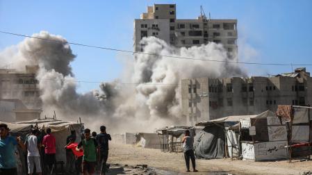 Nube de humo y polvo provocada tras un ataque israelí a la ciudad de Gaza