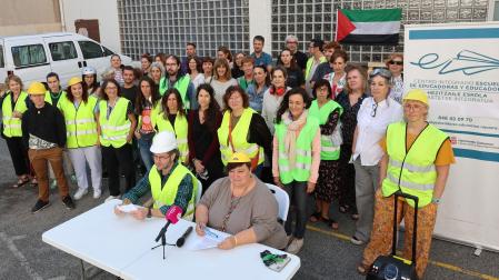 Los docentes reivindicando su malestar en rueda de prensa