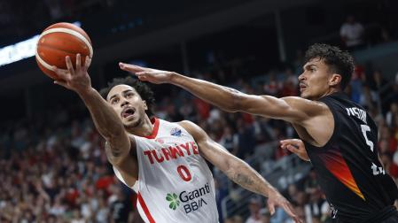 Shane Larkin y Tristan da Silva, en la final del Eurobasket