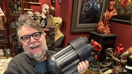 Guillermo del Toro en el interior de Blake House, la casa donde resguarda su colección personal