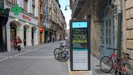 Panel informativo en la calle Zapatería