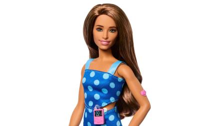 Modelo de muñeca Barbie con diabetes tipo 1
