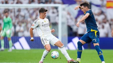 Arda Guler y Urko Gonzalez de Zarate, en un momento del partido