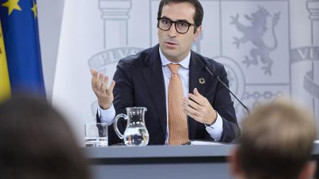 El ministro de Economía, Comercio y Empresa, Carlos Cuerpo, interviene durante una rueda de prensa tras el Consejo de Ministros
