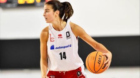 La navarra Paula Suárez en un amistoso con su nuevo equipo en Italia /