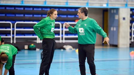 Fotos del entrenamiento del Replasa Beti Onak antes de su debut europeo /