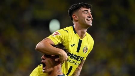 El delantero del Villarreal, Alberto Moleiro, tras conseguir el primer gol