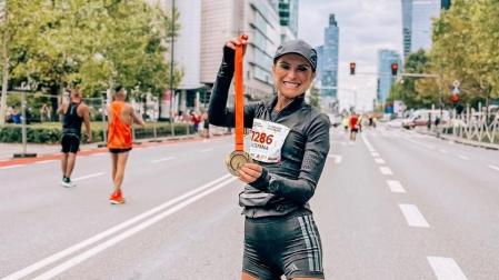 Verdeliss, Estefanía Unzu Ripoll, en Varsovia este domingo 28 de septiembre tras completar su maratón 50ª