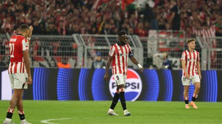 Los futbolistas del Athletic Club durante el partido contra el Borussia Dortmund