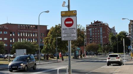 La calle Irunlarrea, en la zona restringida a la circulación, en una imagen tomada este martes