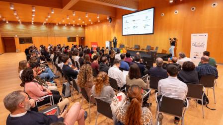 La jornada concluirá con un espacio de networking y aperitivo, pensado para propiciar encuentros bilaterales entre ponentes y asistentes