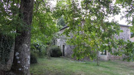 Imagen de archivo de una casa en una aldea rural gallega