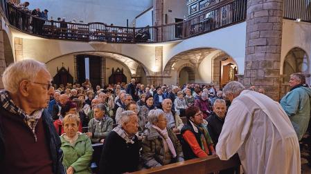 Pastores, familiares y asistentes llenaron la parroquia de San Pedro Eliza