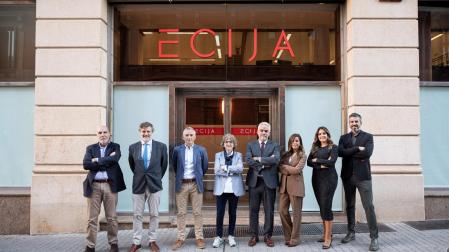 De izquierda a derecha, Juan José Velázquez, Jesús Buldáin, Fernando Charro, Rosa Jaso, Arturo del Burgo, Estefanía Clavero, Inés Los Arcos y Oscar Pujalte