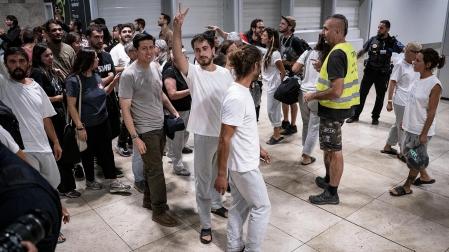Varios de los activistas llegados este domingo a Barajas /