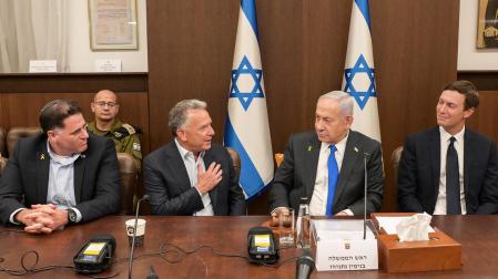 Benjamin Netanyahu junto a los mediadores en una de las reuniones de este jueves, 9 de octubre /