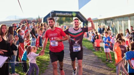 Imágenes de los 400 atletas que participaron en la IV Carrera Popular 'Cada oveja con su pareja' 2025 /