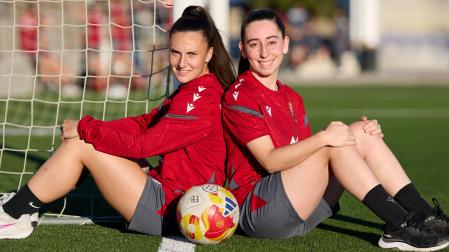 A la izda., Zaira Bendoiro, que marcó un gol nada más salir en su debut en Las Rozas, y a la dcha. Andrea Doncel, que también se estrenó en la Copa de la Reina.