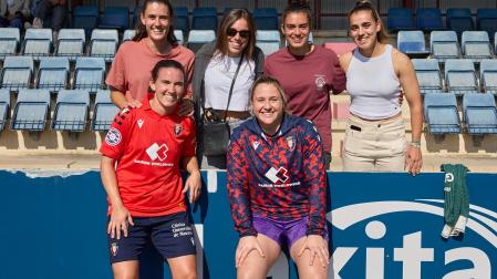 Celia Ochoa, Carmen Sobrón, Ainhoa Guallar y Merche Izal se fotografiaron junto a Eunate Arraiza y Nuria Rodríguez