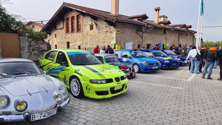 Algunos de los coches el sábado en el Katxarro Eguna