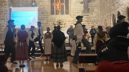 Dantzaris y txistularis, en el concierto de Sangüesa donde se honró a Juan Cruz Labeaga