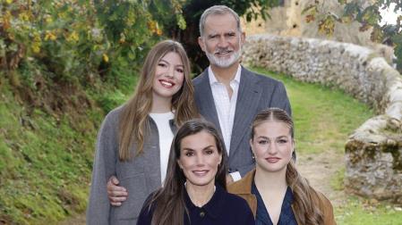 Fotografía de la postal elegida por el Rey Felipe VI, la Reina Letizia, la Princesa Leonor y la Infanta Sofía para felicitar la Navidad