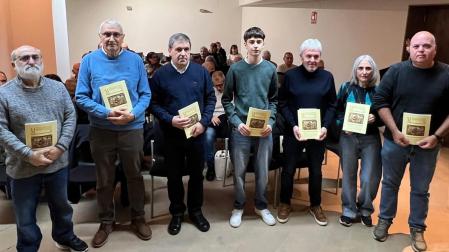 De izquierda a derecha: José Mª de la Osa, Juan Manuel Garde, Iñaki Navascués, David Compés, Manuel Sagastibelza, Mª Carmen Jiménez, y Óscar Sola.